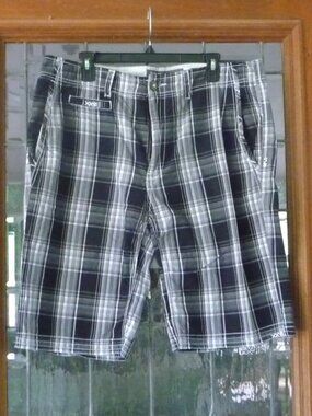 BKE PLAID SHORTS SIZE 36